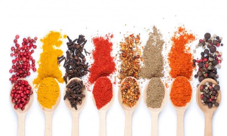 الفرق بين التوابل الطبيعية والمغشوشة وكيفية التمييز بينها بسهولة